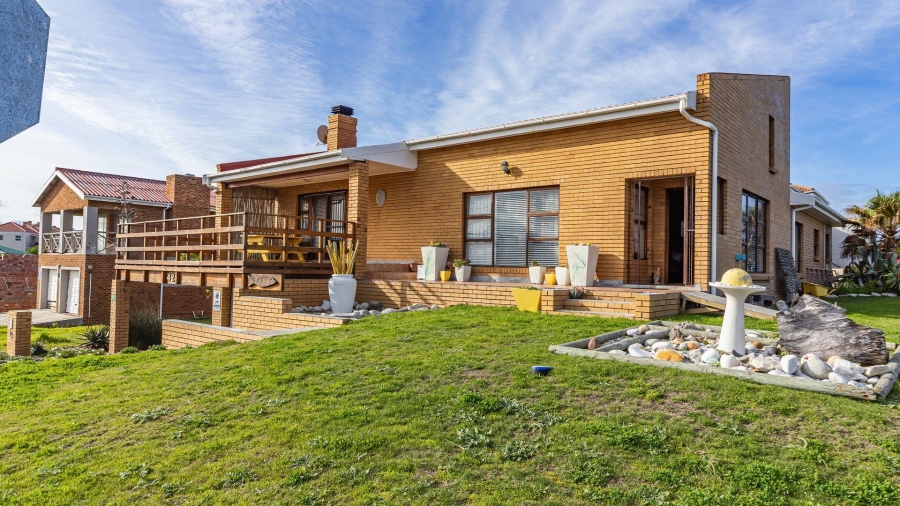 4 Bedroom Property for Sale in Perlemoenbaai Western Cape